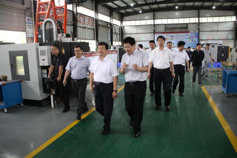 中央統(tǒng)戰(zhàn)部副部長、國家民委主任、黨組書記巴特爾、省委常委、統(tǒng)戰(zhàn)部部長崔保華，州委書記林書成，州委副書記、州長羅涼清、中央統(tǒng)戰(zhàn)部七局局長沈陽，國家民委辦公廳主任張京澤、研究室主任石玉鋼，省委統(tǒng)戰(zhàn)部副部長、省民宗委主任姚斌參加調(diào)研 (3).JPG