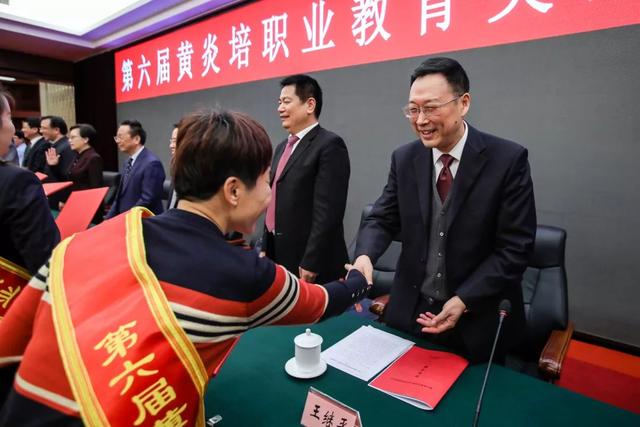 黃炎培職業(yè)教育獎(jiǎng)揭曉，向獲獎(jiǎng)?wù)咦ＹR！