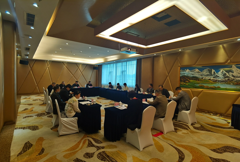 (2020.10.17)德陽外國語學(xué)校召開第五屆理事會第六次會議。蘇華主持會議.jpg