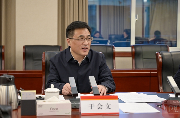 全國人大代表、重慶市渝北區(qū)委書記于會文_副本.jpg