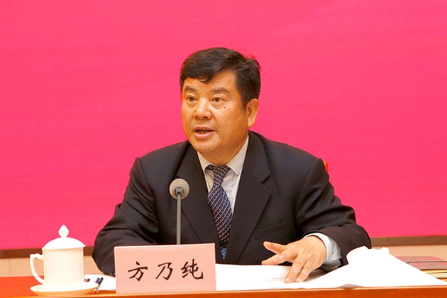 5.中華職業(yè)教育社黨組書記、總干事方乃純主持會議_副本.jpg