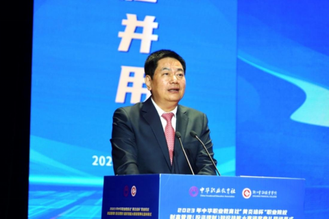 大賽主辦方、中華職業(yè)教育社副理事長蘇華致辭.png