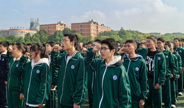 少年應(yīng)有鴻鵠志，旗開風(fēng)振啟征程——中江職中舉辦2025屆高三動員大會2.jpg